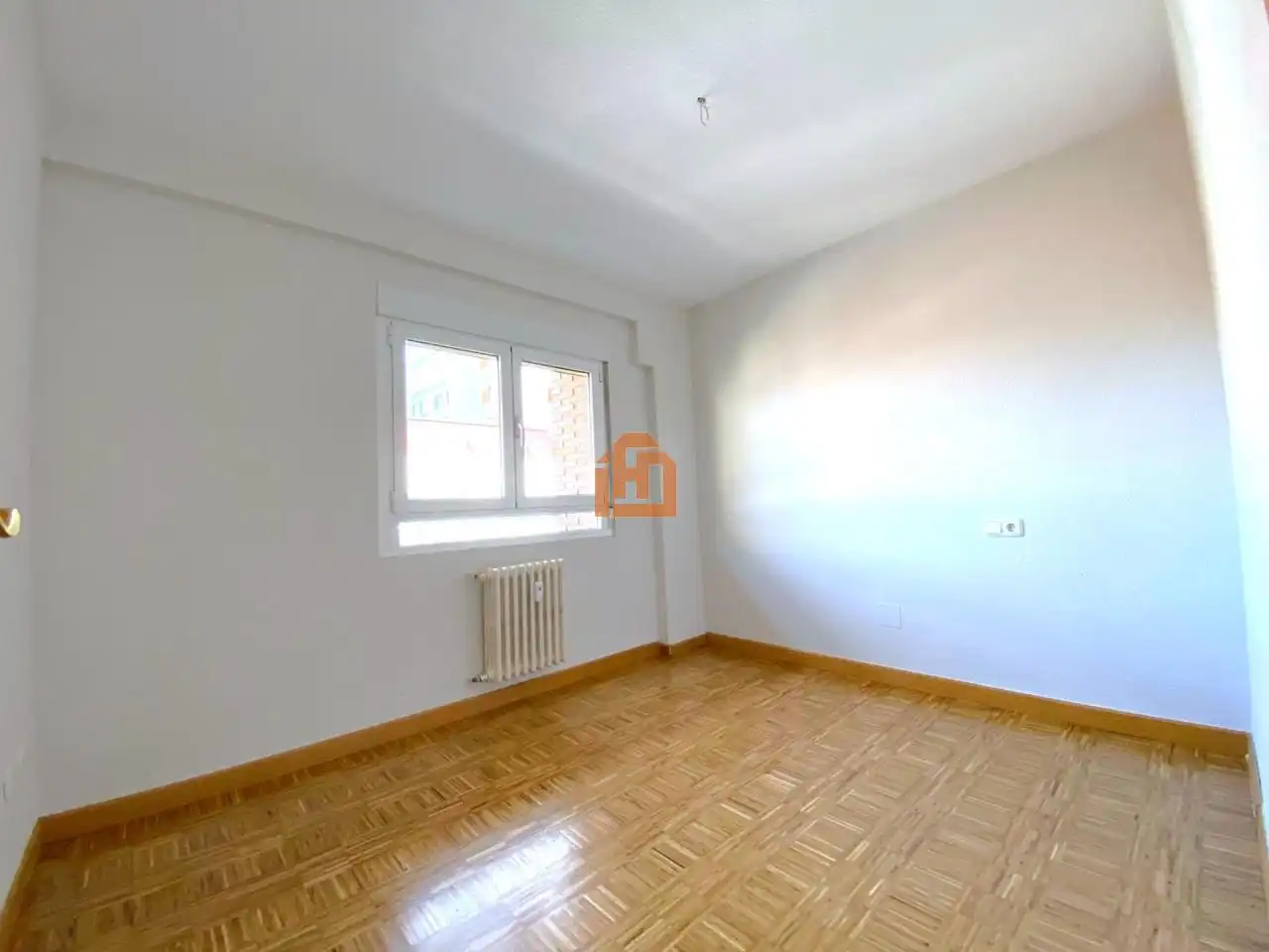 Habitación de Piso en venta en León Capital  con Calefacción, Parquet y Terraza