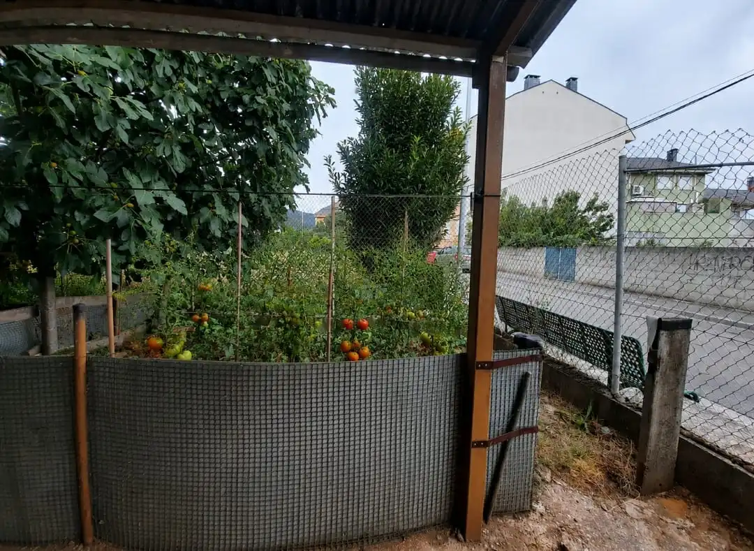 Jardí de Casa o xalet en venda en Ponferrada amb Jardí privat, Traster i Moblat