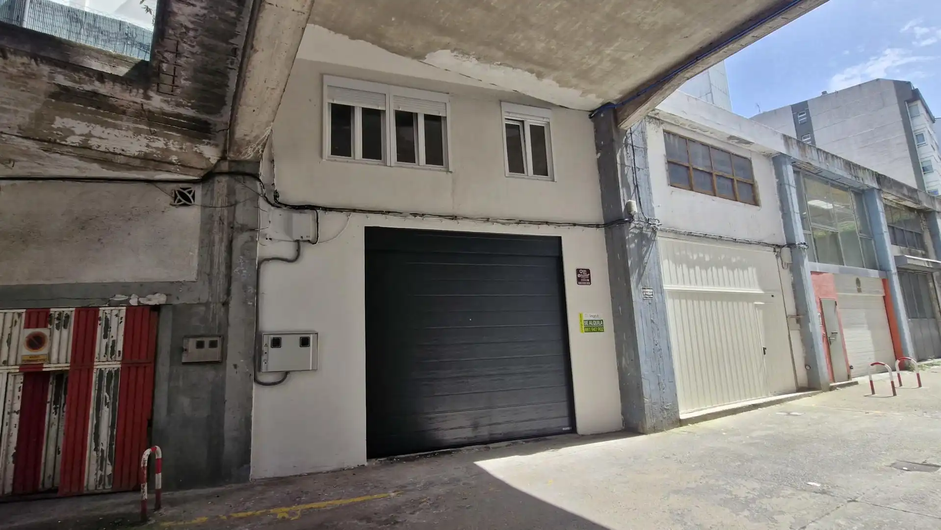 Außenansicht von Fabrikhallen zur Miete in A Coruña Capital 