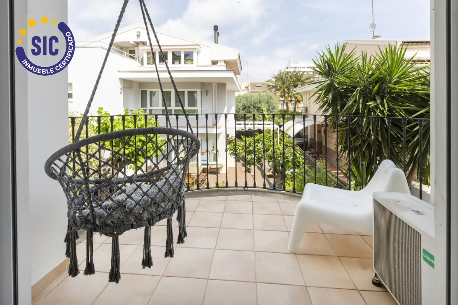 Terraza de Casa adosada en venta en El Puig de Santa Maria con Aire acondicionado, Calefacción y Jardín privado