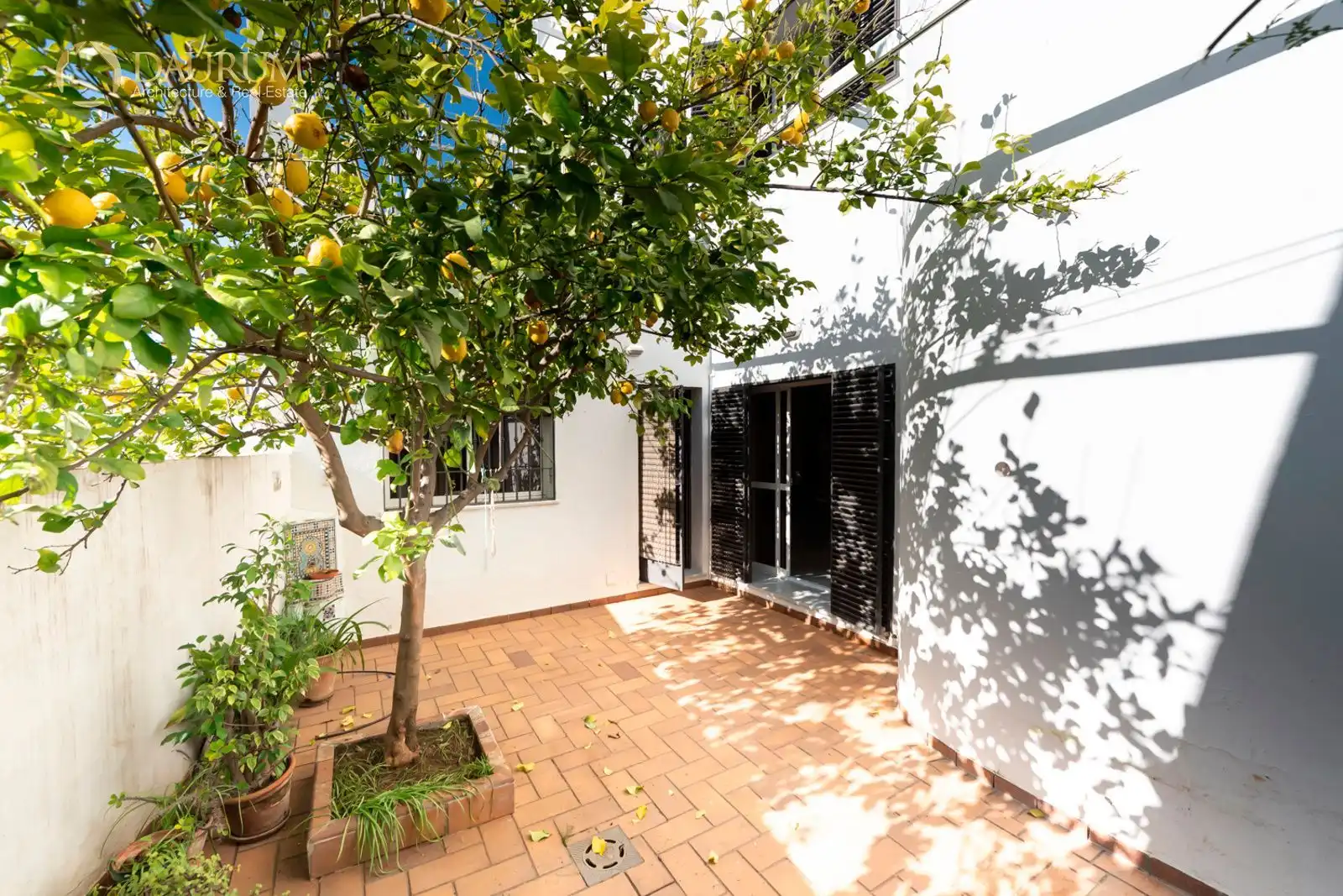 Vista exterior de Casa o xalet en venda en Alcalá de Guadaira amb Aire condicionat, Calefacció i Terrassa