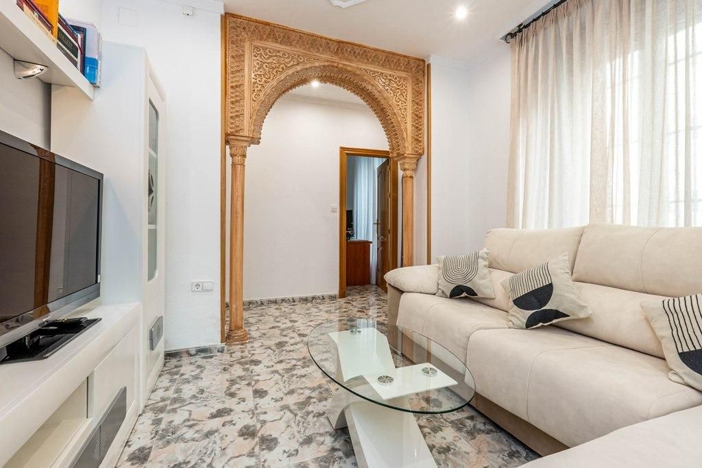 Flat for sale in  Granada Capital  with Heating