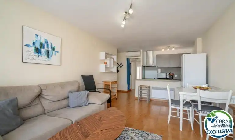 Sala d'estar de Apartament en venda en Empuriabrava amb Aire condicionat i Terrassa