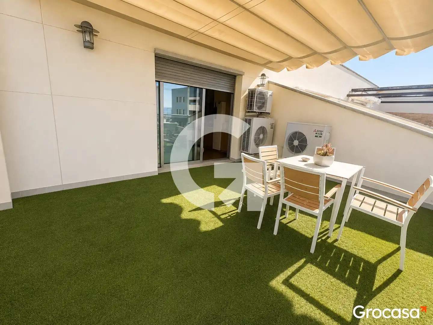 Terrassa de Casa adosada en venda en Cubelles amb Aire condicionat, Calefacció i Jardí privat