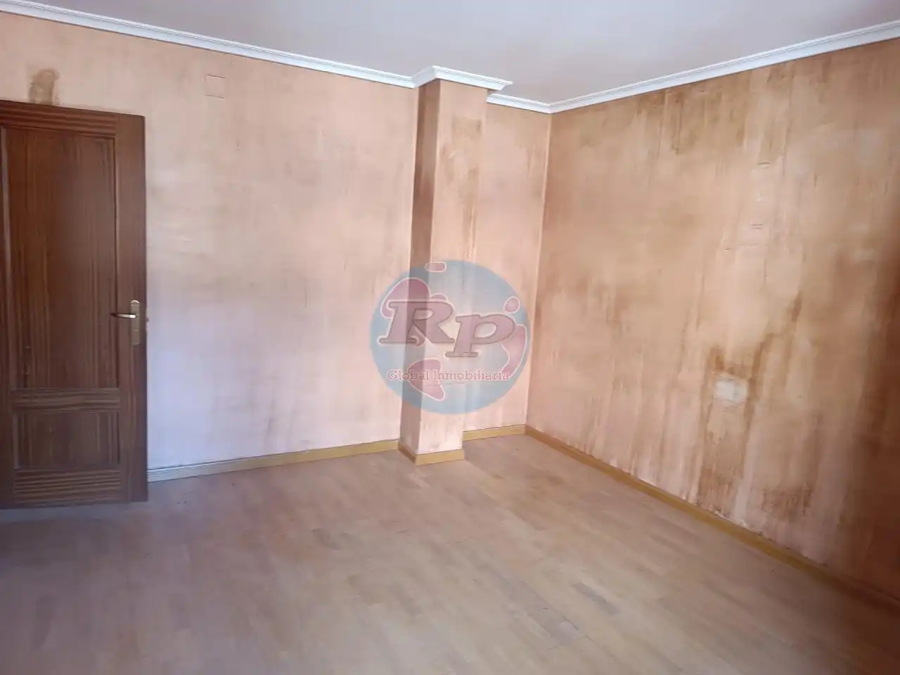 Piso en venta en La Robla  con Parquet