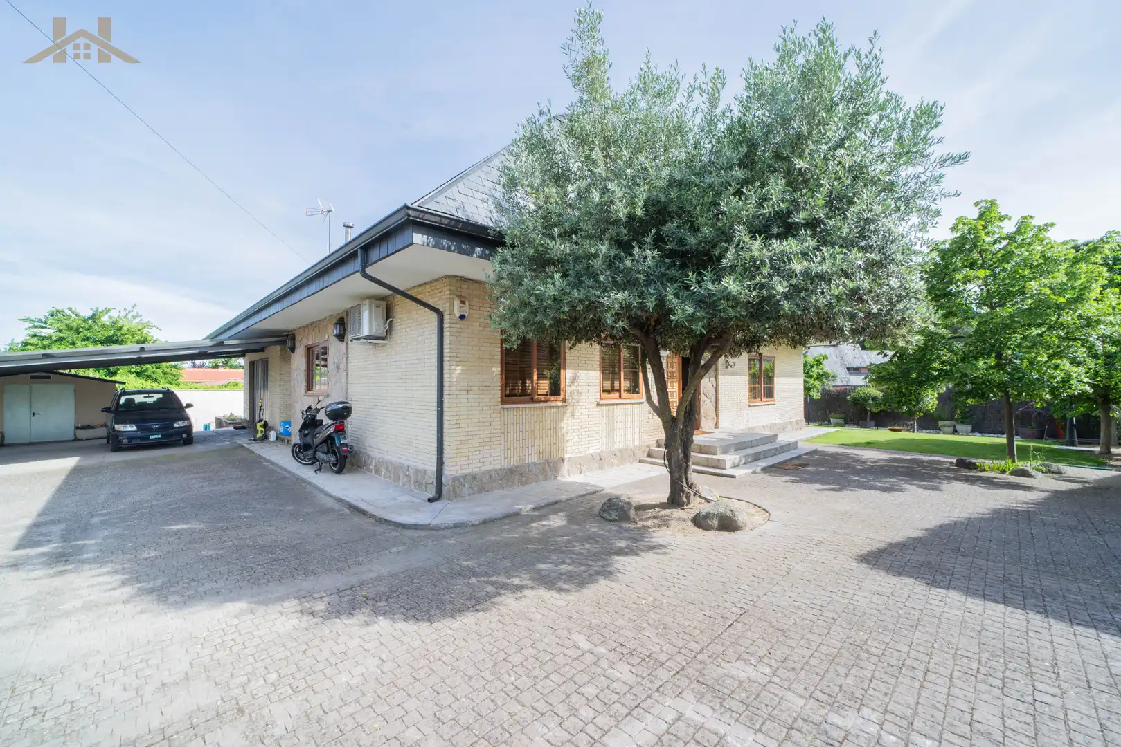 Vista exterior de Casa o xalet en venda en Brunete amb Aire condicionat, Calefacció i Piscina comunitària