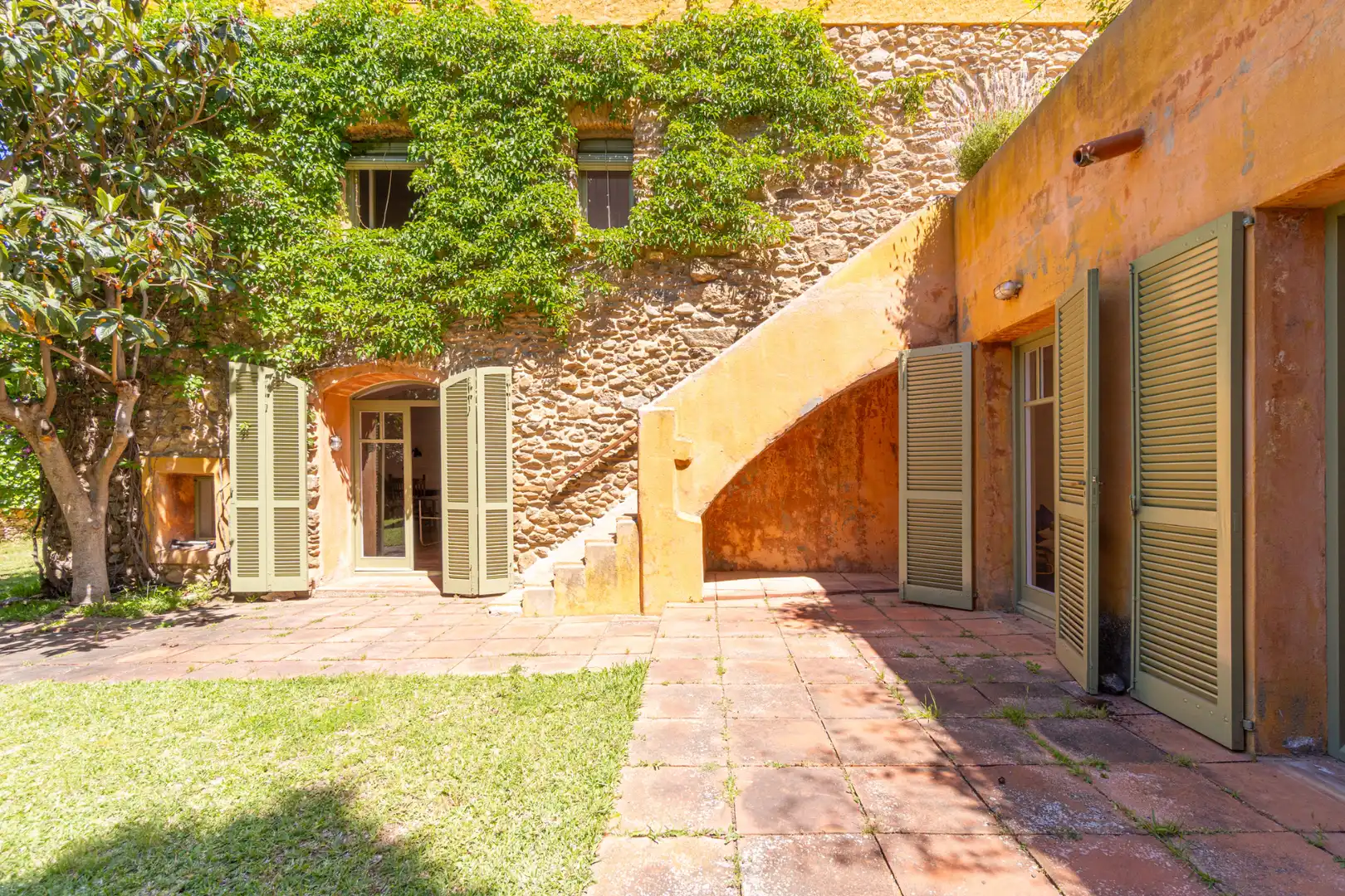Vista exterior de Casa o xalet en venda en Palau-saverdera amb Aire condicionat, Jardí privat i Terrassa