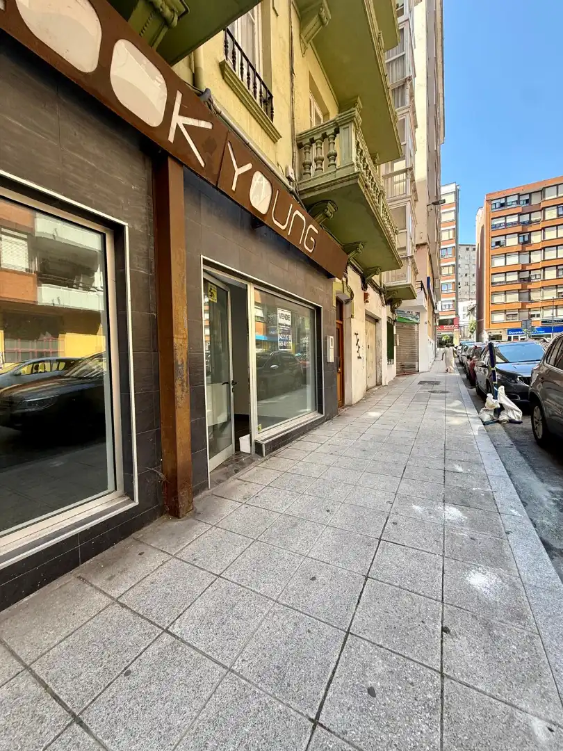 Vista exterior de Local en venda en Santander