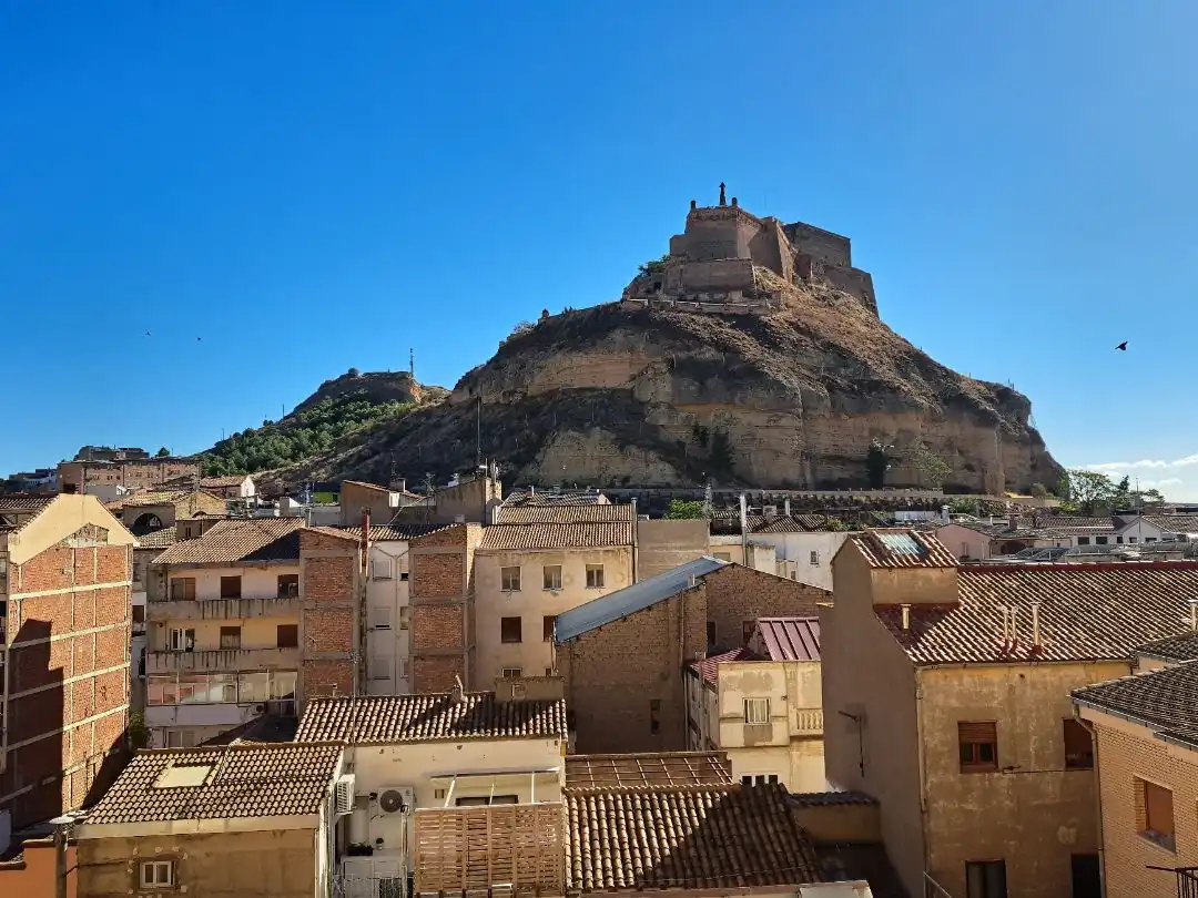Vista exterior de Pis en venda en Monzón amb Terrassa i Balcó