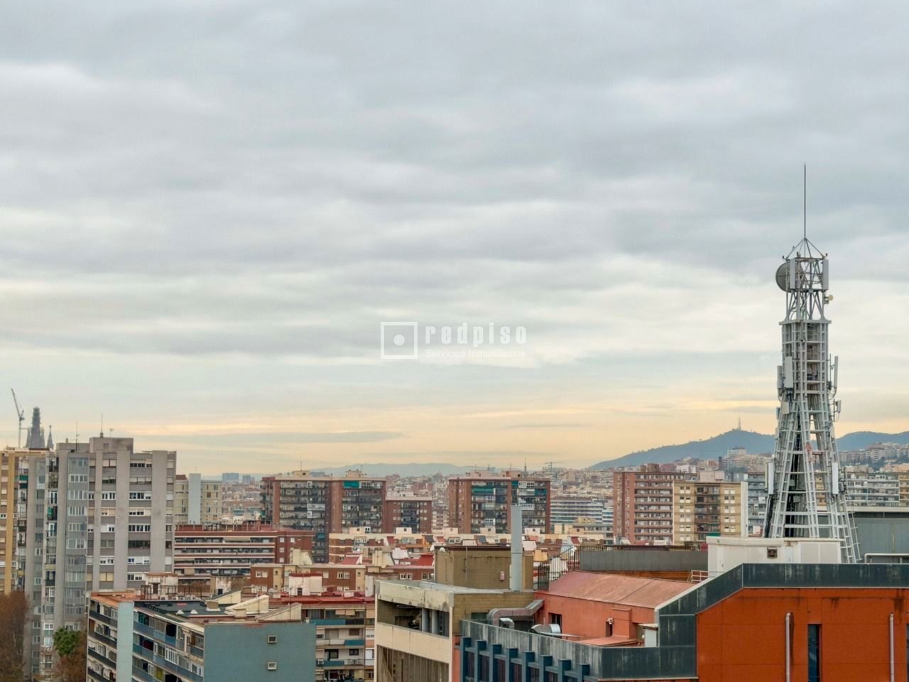 Vista exterior de Pis en venda en  Barcelona Capital amb Calefacció, Terrassa i Traster