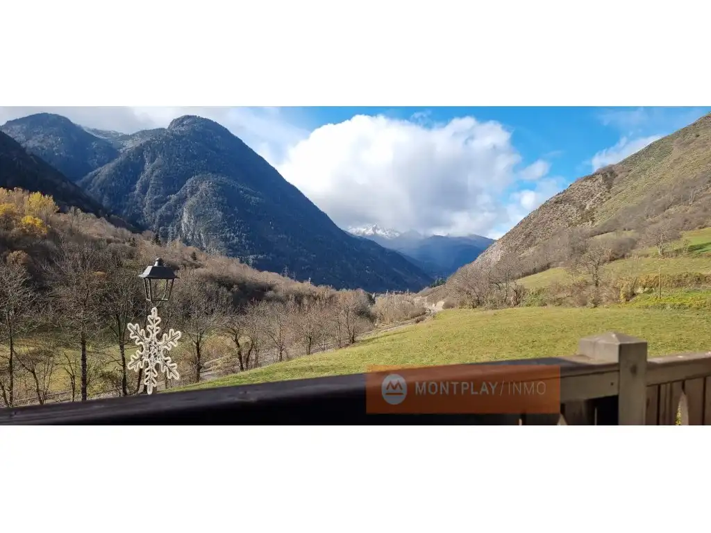 Vista exterior de Casa adosada en venta en Naut Aran