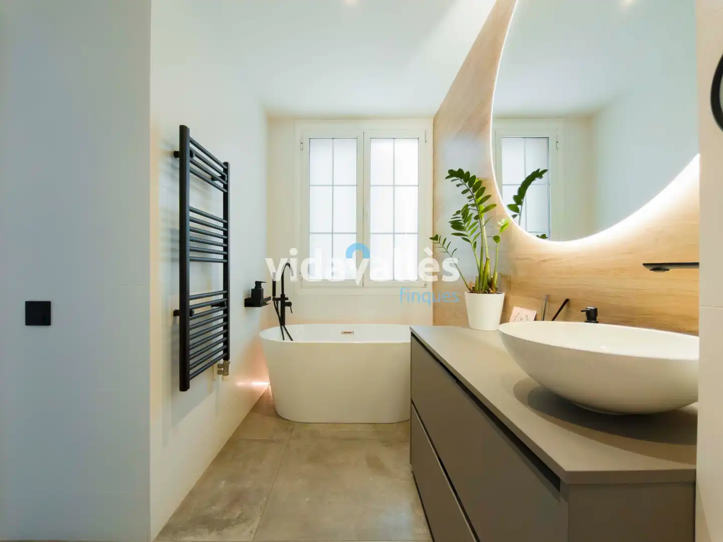 Baño de Casa adosada en venta en Premià de Mar con Aire acondicionado, Calefacción y Jardín privado