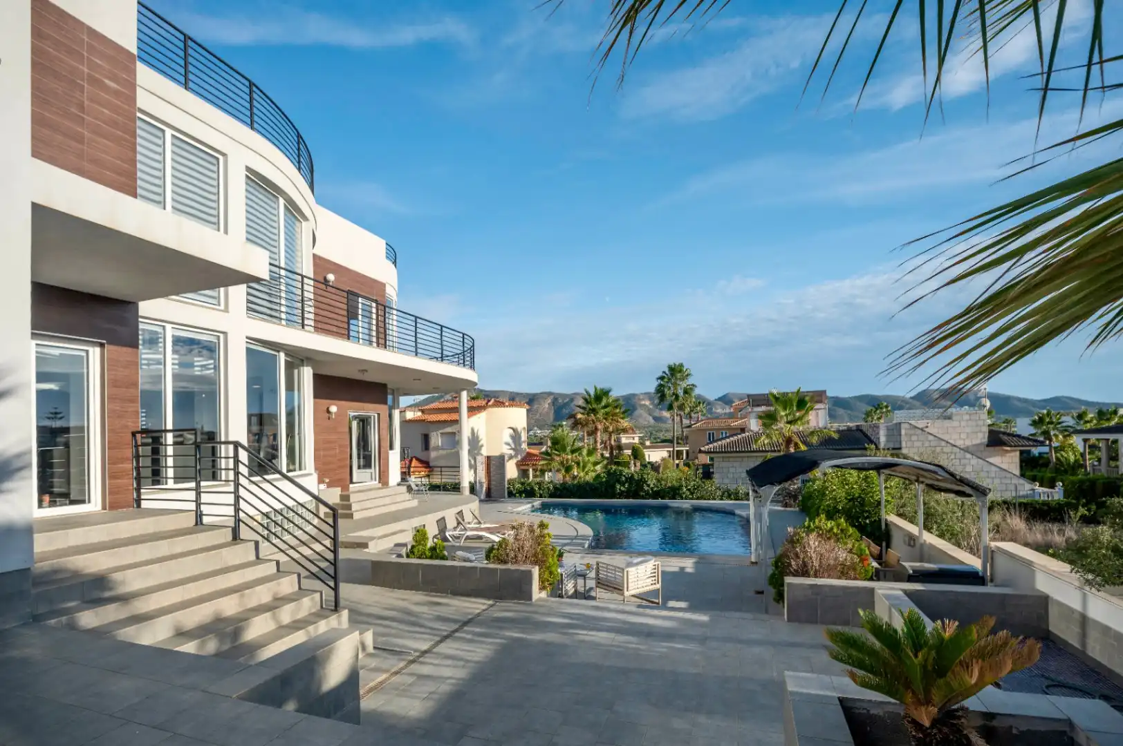 Casa con piscina en venta en Pueblo - Urbanizaciones, imagen 2