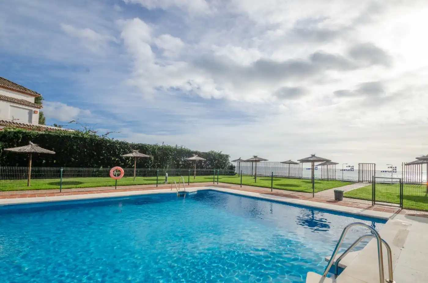 Piscina de Àtic en venda en Estepona amb Aire condicionat, Jardí privat i Terrassa