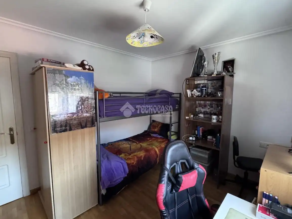 Habitación de Casa adosada en venta en Cuadros con Calefacción y Parquet