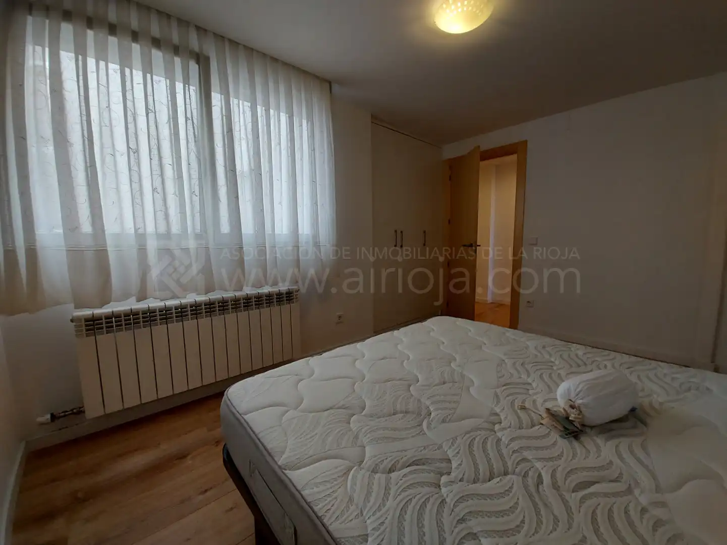 Habitación de Piso de alquiler en  Logroño con Calefacción y Amueblado