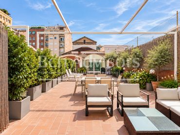 Wohnung mit Balkon zum Verkauf in Carrer de Còrsega