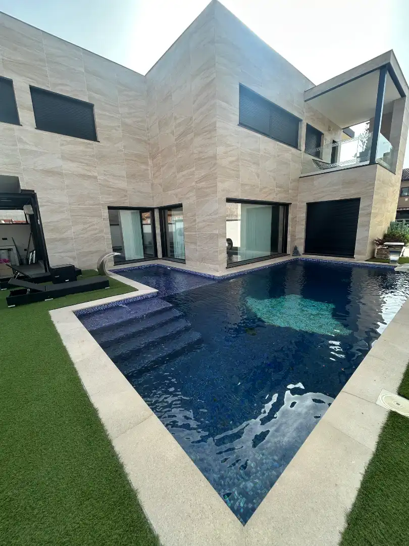 Piscina de Casa o chalet en venta en Yuncos con Aire acondicionado, Calefacción y Jardín privado
