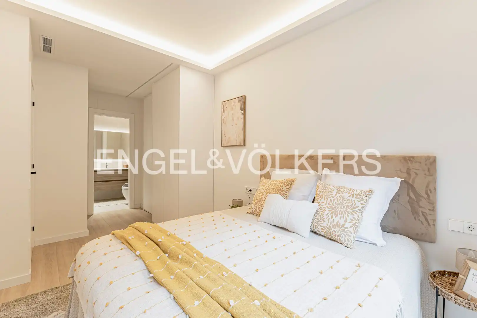 Schlafzimmer von Wohnung zum Verkauf in Barcelona mit Klimaanlage, Heizung und Privatgarten
