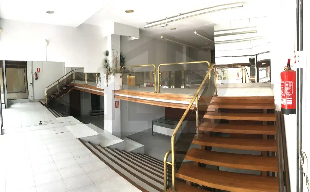 Local comercial de lloguer a Avenida Burgos 13, imagen 2