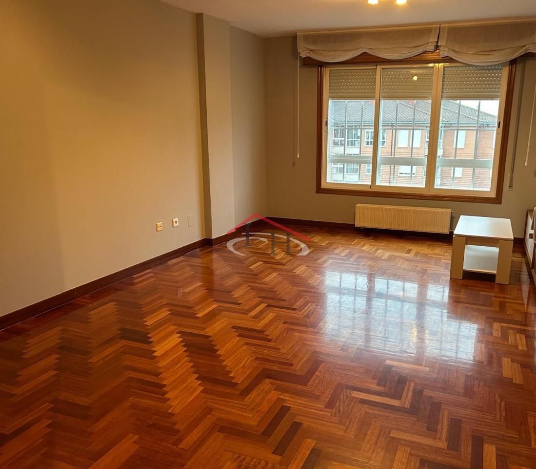 Sala d'estar de Pis de lloguer en León Capital  amb Calefacció i Parquet