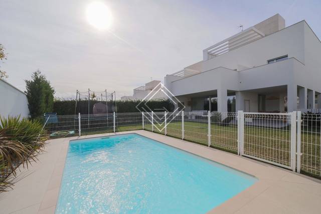 Casa adosada en Venta en Valdemarín