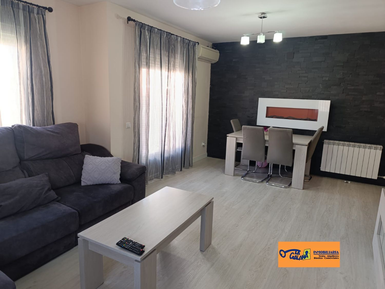 Sala d'estar de Pis en venda en Valdepeñas amb Aire condicionat, Calefacció i Terrassa