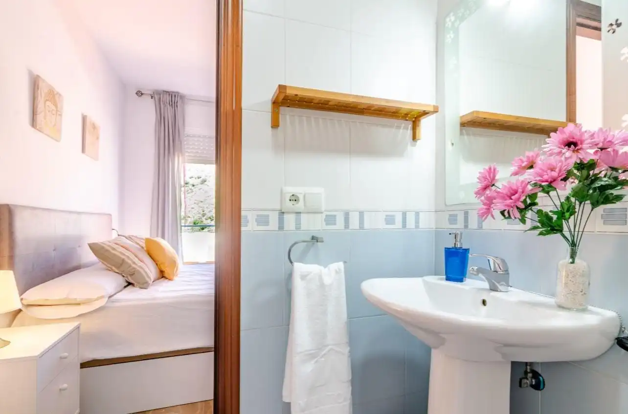 Baño de Ático de alquiler en Rincón de la Victoria con Aire acondicionado, Calefacción y Jardín privado