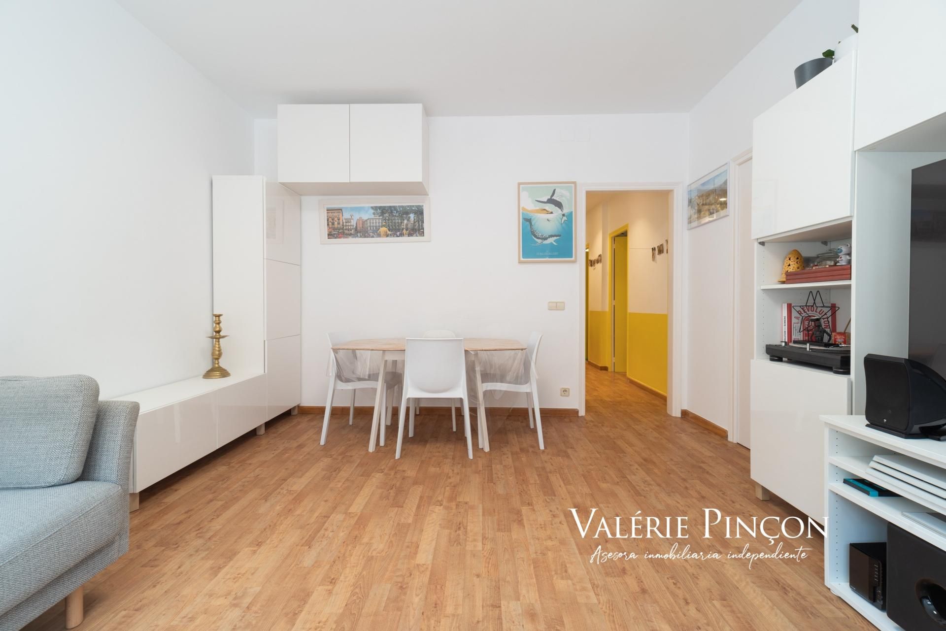 Exterior view of Flat for sale in  Barcelona Capital  with Air Conditioner, Heating and Balcony