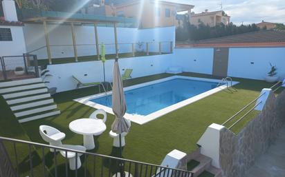 Piscina de Casa o xalet en venda en Castellón de la Plana / Castelló de la Plana amb Jardí privat, Terrassa i Piscina