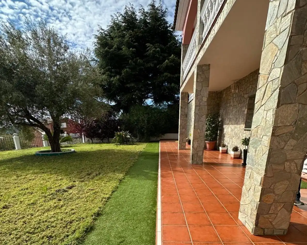 Jardín de Casa o chalet en venta en Badalona con Aire acondicionado, Calefacción y Jardín privado