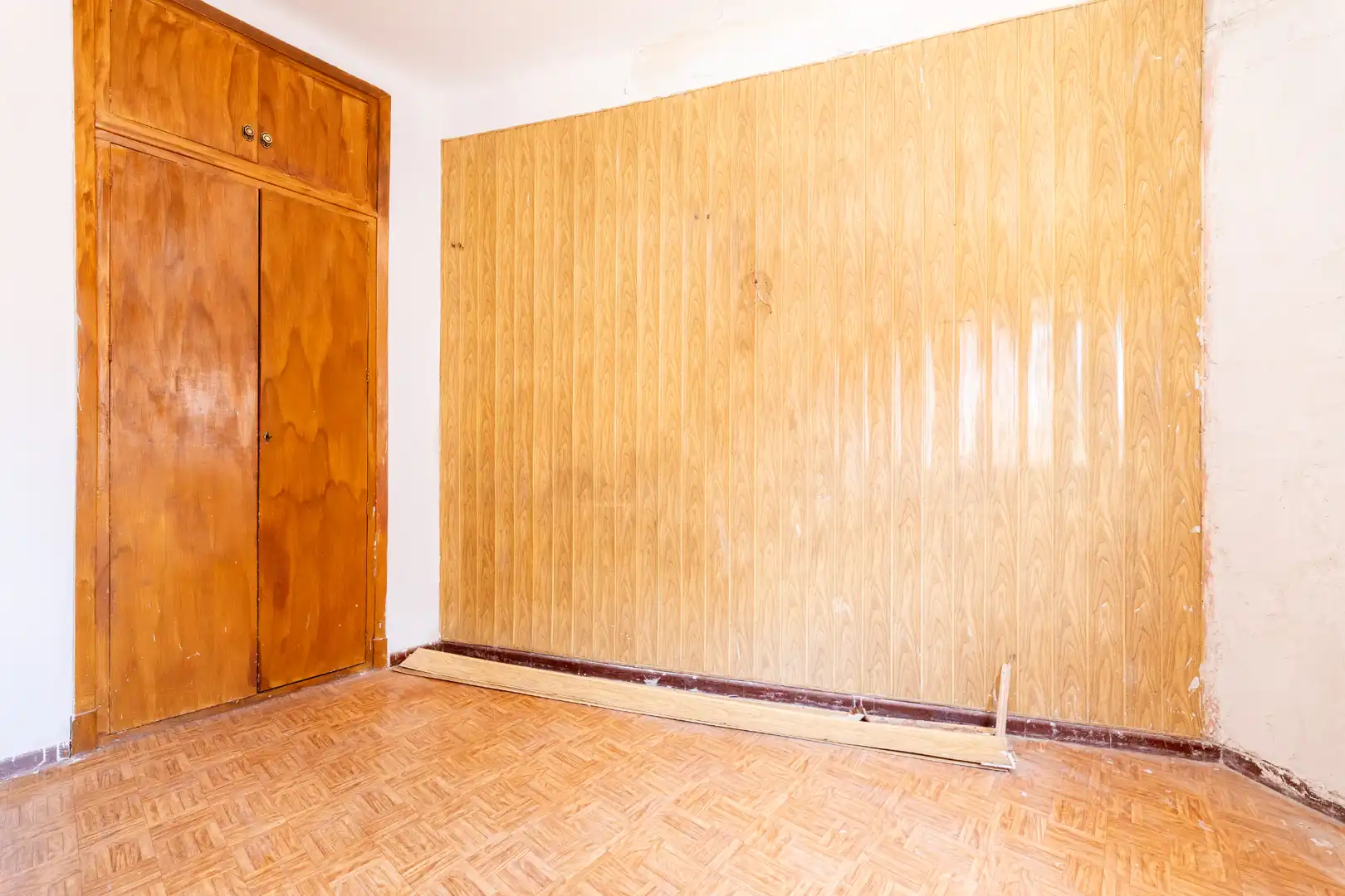 Habitación de Piso en venta en Madrid con Balcón