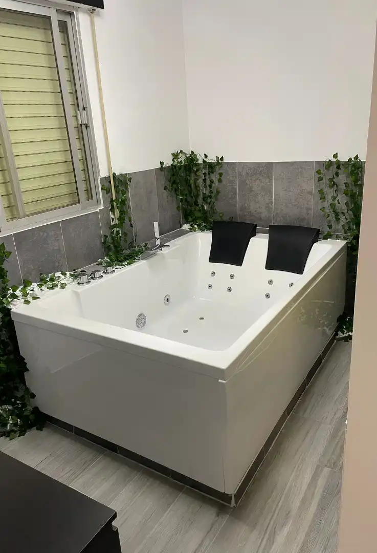 Bany de Casa o xalet en venda en Santa Cruz del Retamar amb Calefacció, Jardí privat i Terrassa