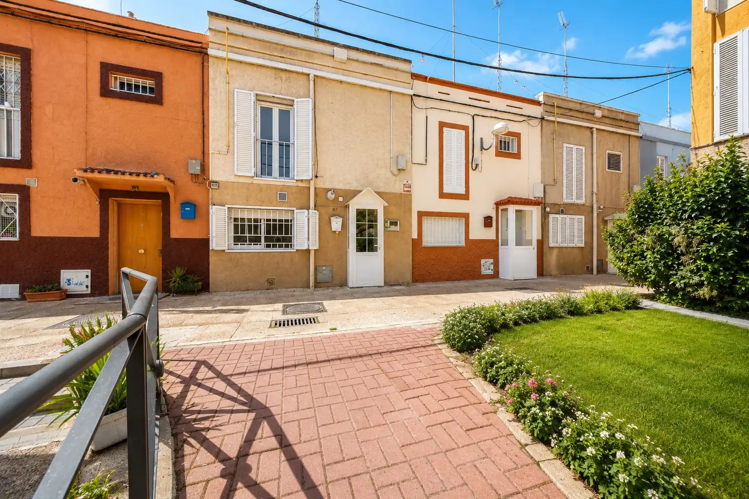 Vista exterior de Casa adosada en venta en Madrid con Aire acondicionado, Calefacción y Terraza