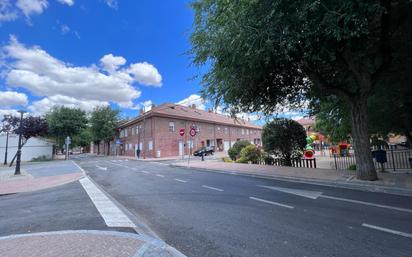 Vista exterior de Casa adosada en venda en San Martín de la Vega amb Aire condicionat