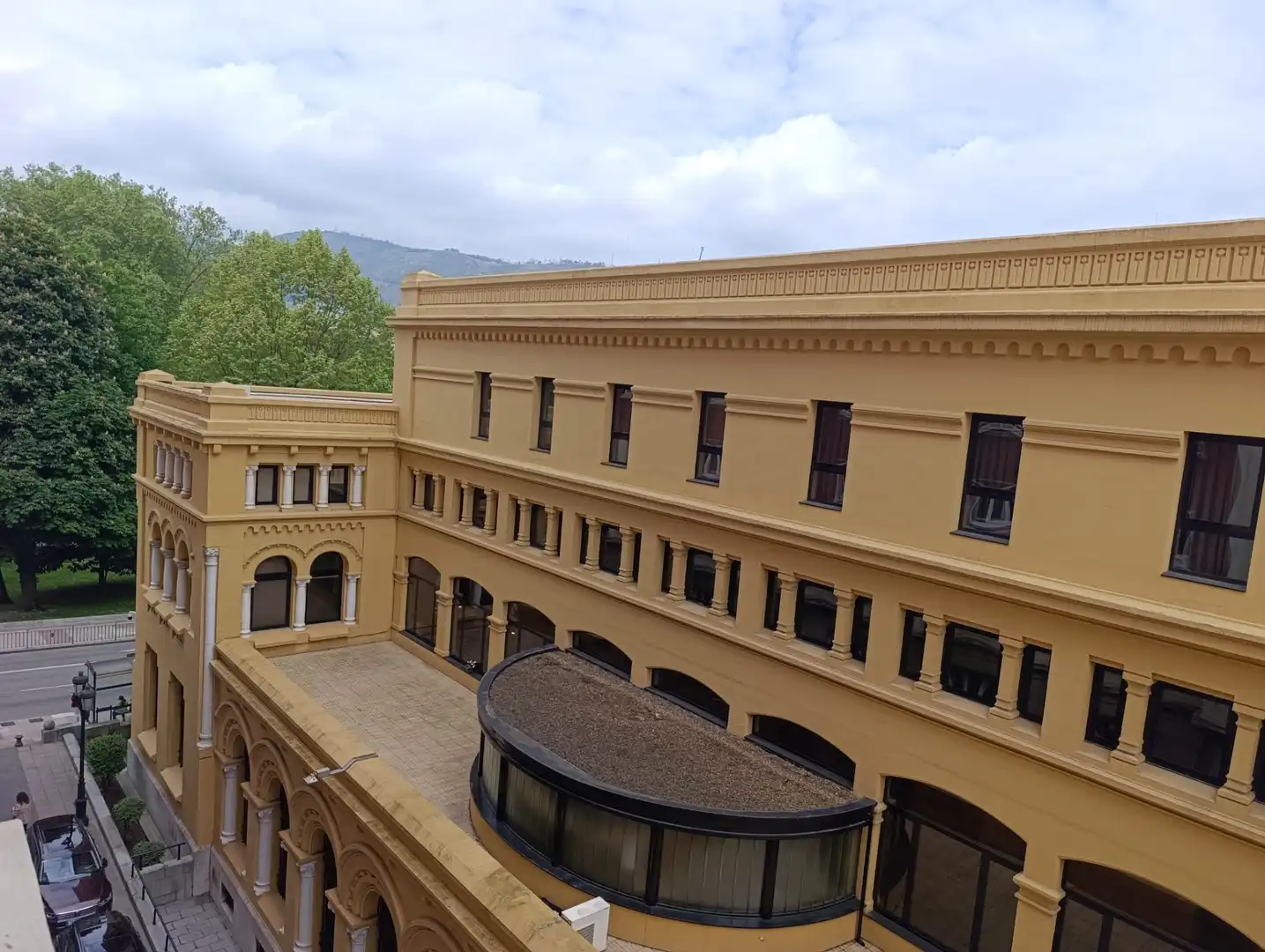 Vista exterior de Piso en venta en Oviedo  con Calefacción