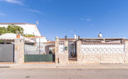 Exterior view of Single-family semi-detached for sale in Empuriabrava  with Heating, Terrace and Oven