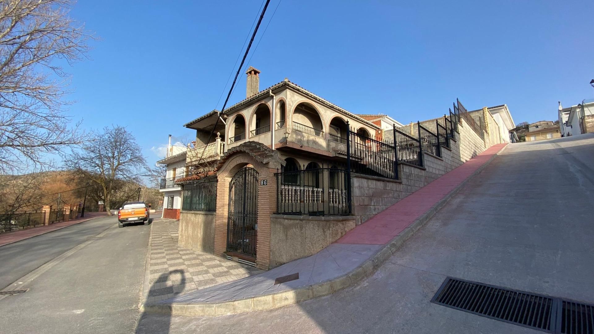 Vista exterior de Casa o xalet en venda en Benalúa de las Villas amb Jardí privat, Terrassa i Piscina
