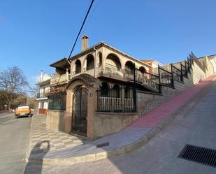 Vista exterior de Casa o xalet en venda en Benalúa de las Villas amb Jardí privat, Terrassa i Piscina