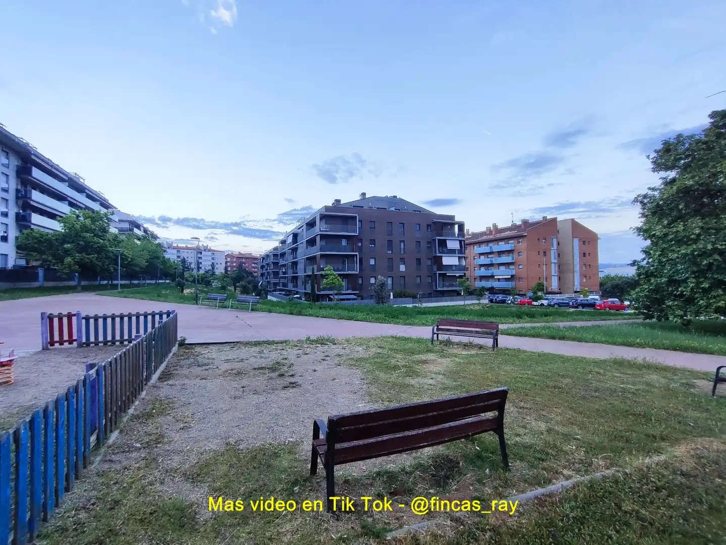 Vista exterior de Piso en venta en Ripollet con Aire acondicionado, Calefacción y Parquet
