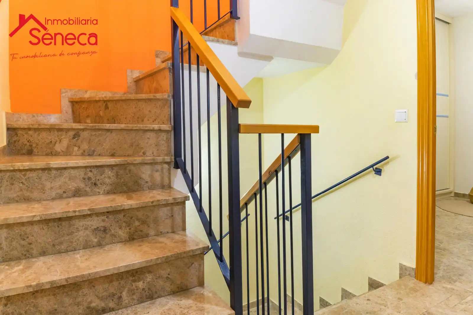 Einfamilien-Reihenhaus zum Verkauf in Córdoba mit Klimaanlage, Heizung und Terrasse