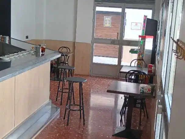 Locale commerciale in cessione a Preceptores 2