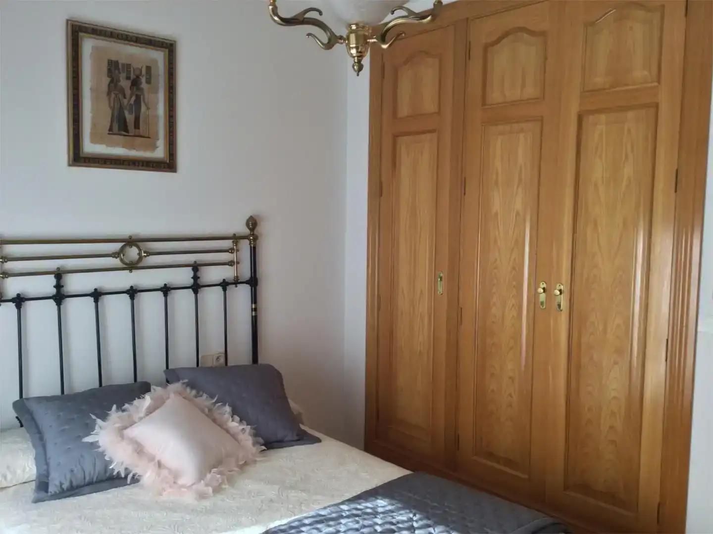 Dormitori de Casa adosada en venda en Huesca amb Jardí privat, Parquet i Moblat