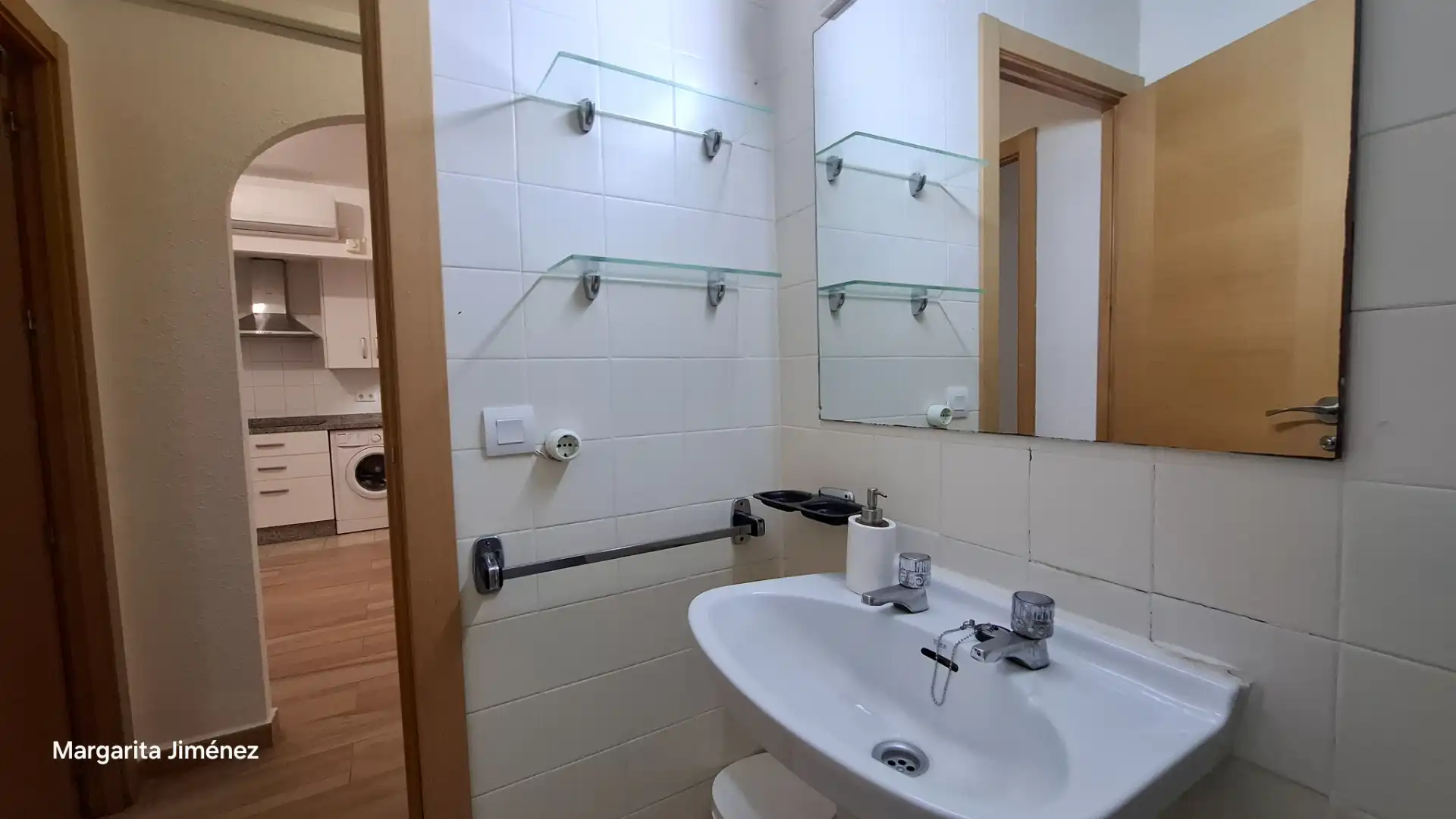 Bathroom of Flat for rent in Córdoba  with Air Conditioner, Terrace and Furnished