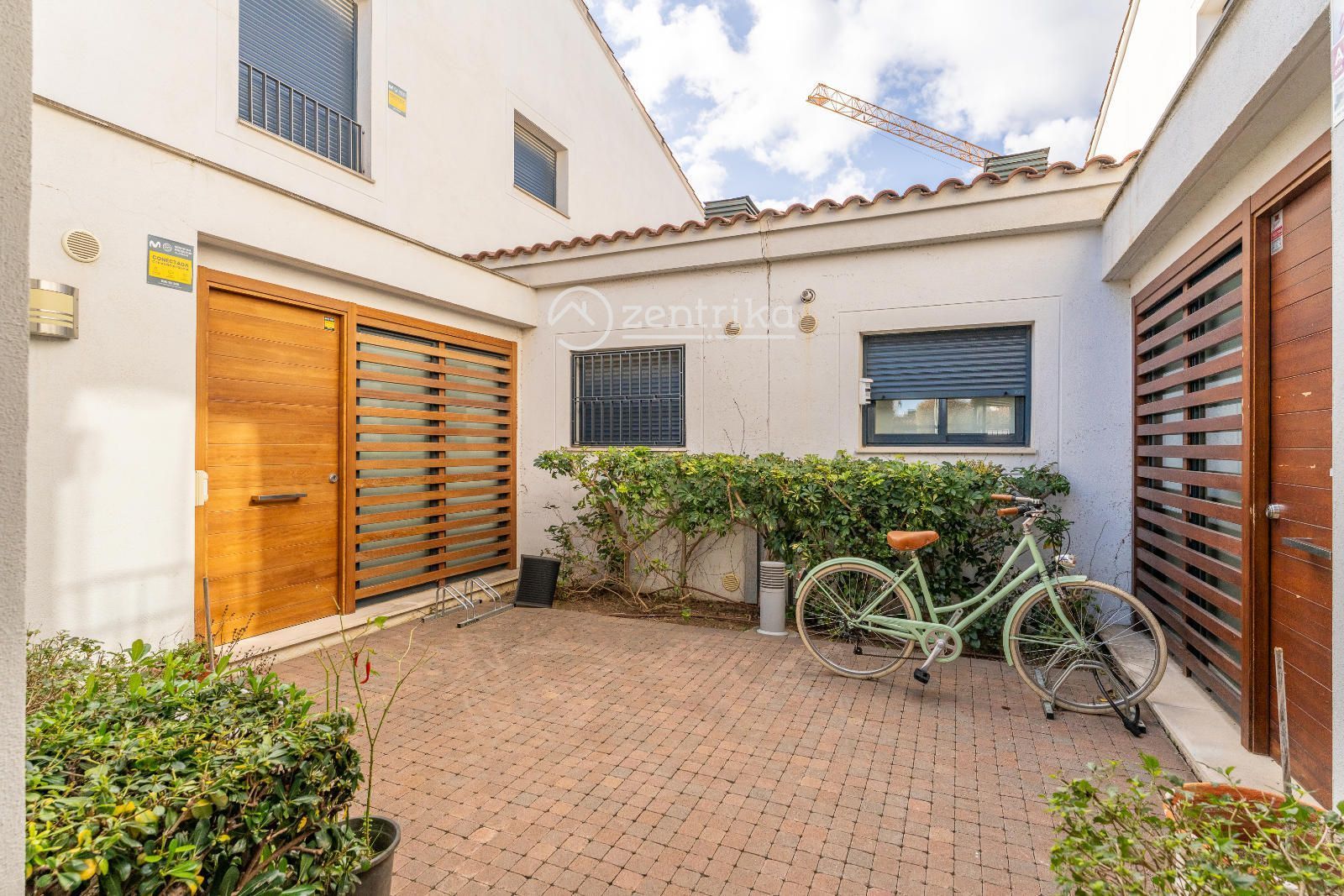 Vista exterior de Casa adosada en venda en Cambrils amb Aire condicionat, Calefacció i Traster
