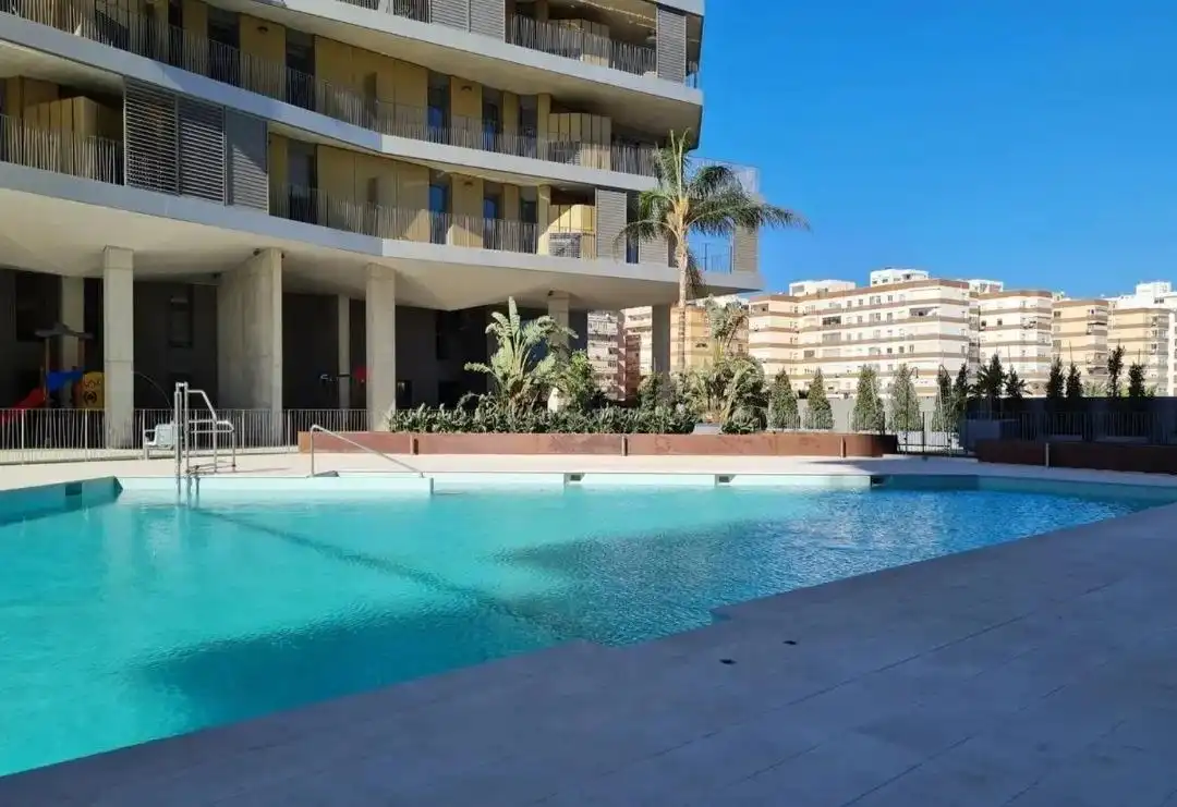 Piscina de Piso de alquiler en Almería con Aire acondicionado, Calefacción y Jardín privado
