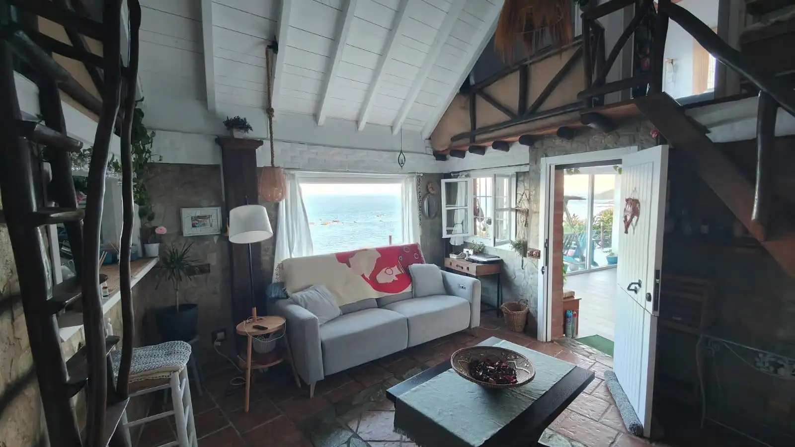 Living room of Houses for sale in Algeciras  with Swimming Pool and Balcony
