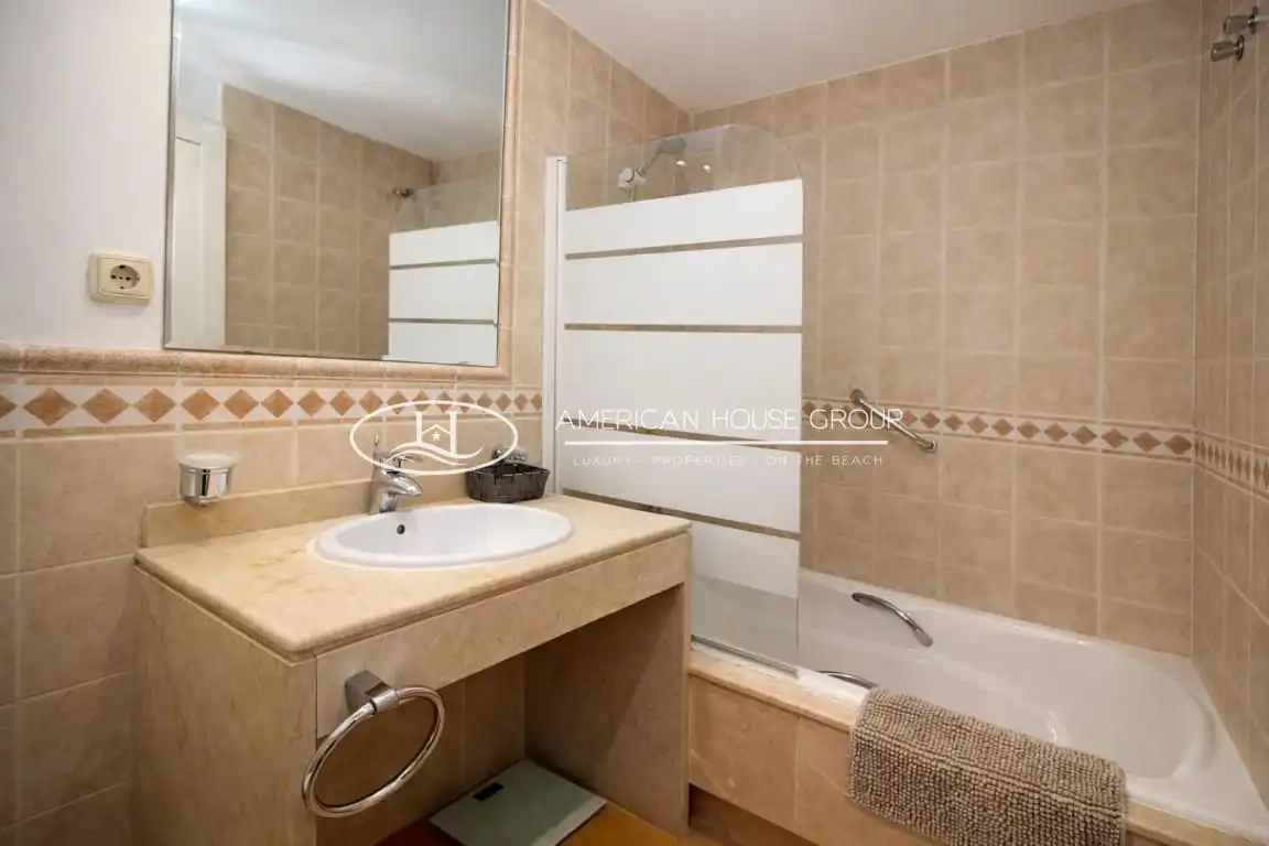 Bany de Apartament en venda en Marbella amb Terrassa, Traster i Moblat