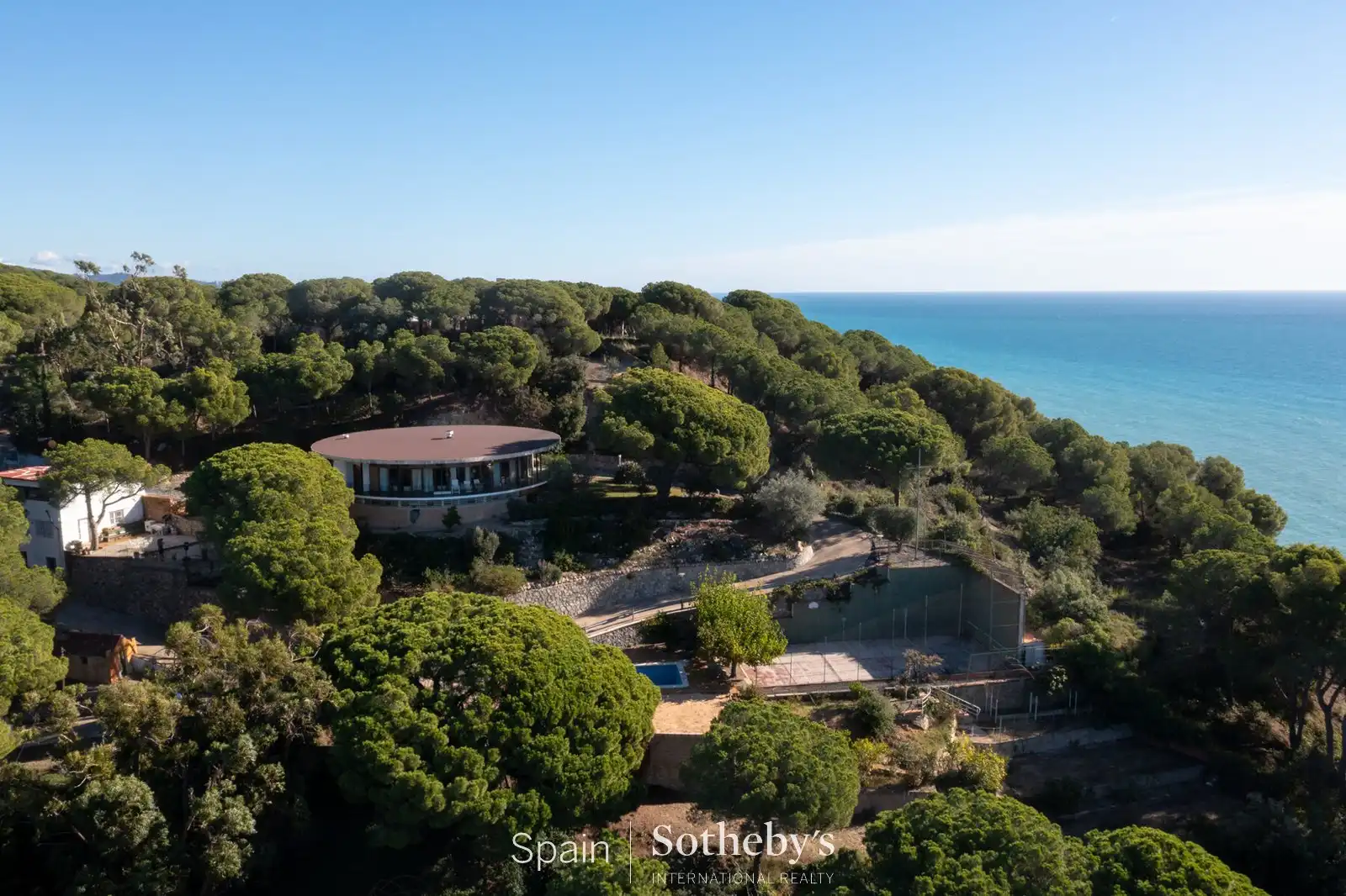 Casa con piscina en venta en Enric Morera, imagen 2