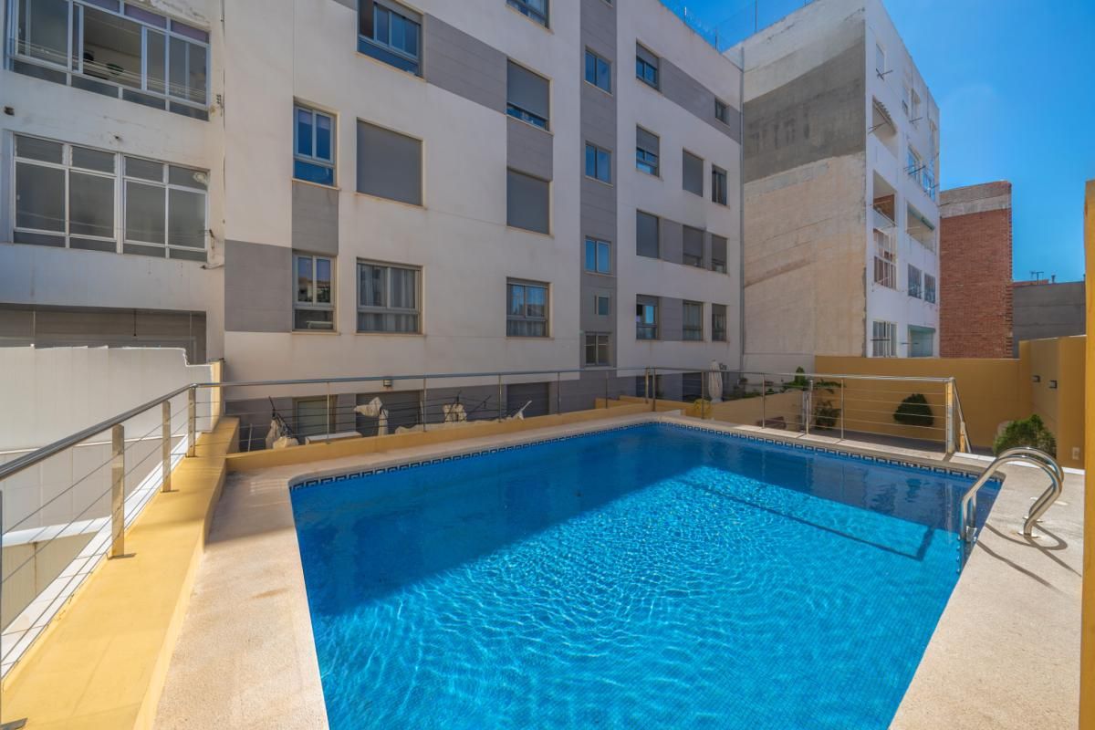 Piscina de Loft en venda en Alicante / Alacant amb Calefacció, Piscina i Moblat